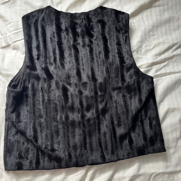 Tahari Black Faux Fur Vest - Picture 3 of 4